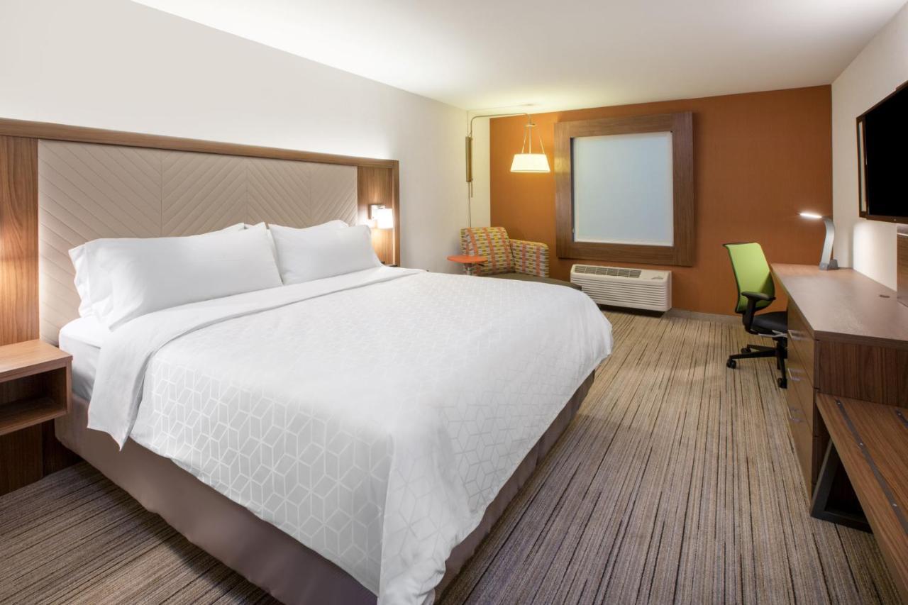 Holiday Inn Express - Blair By Ihg Екстериор снимка