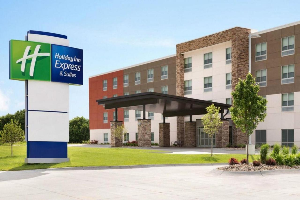 Holiday Inn Express - Blair By Ihg Екстериор снимка