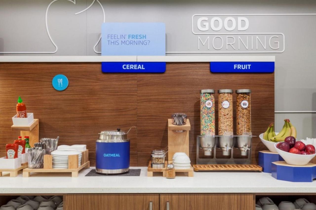 Holiday Inn Express - Blair By Ihg Екстериор снимка